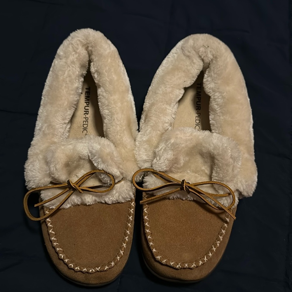 Brand new woman’s Tempura-pedic woman’s moccasins.
